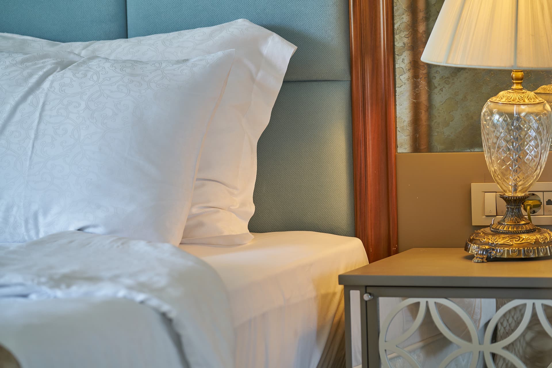 hotel-4379932_1920